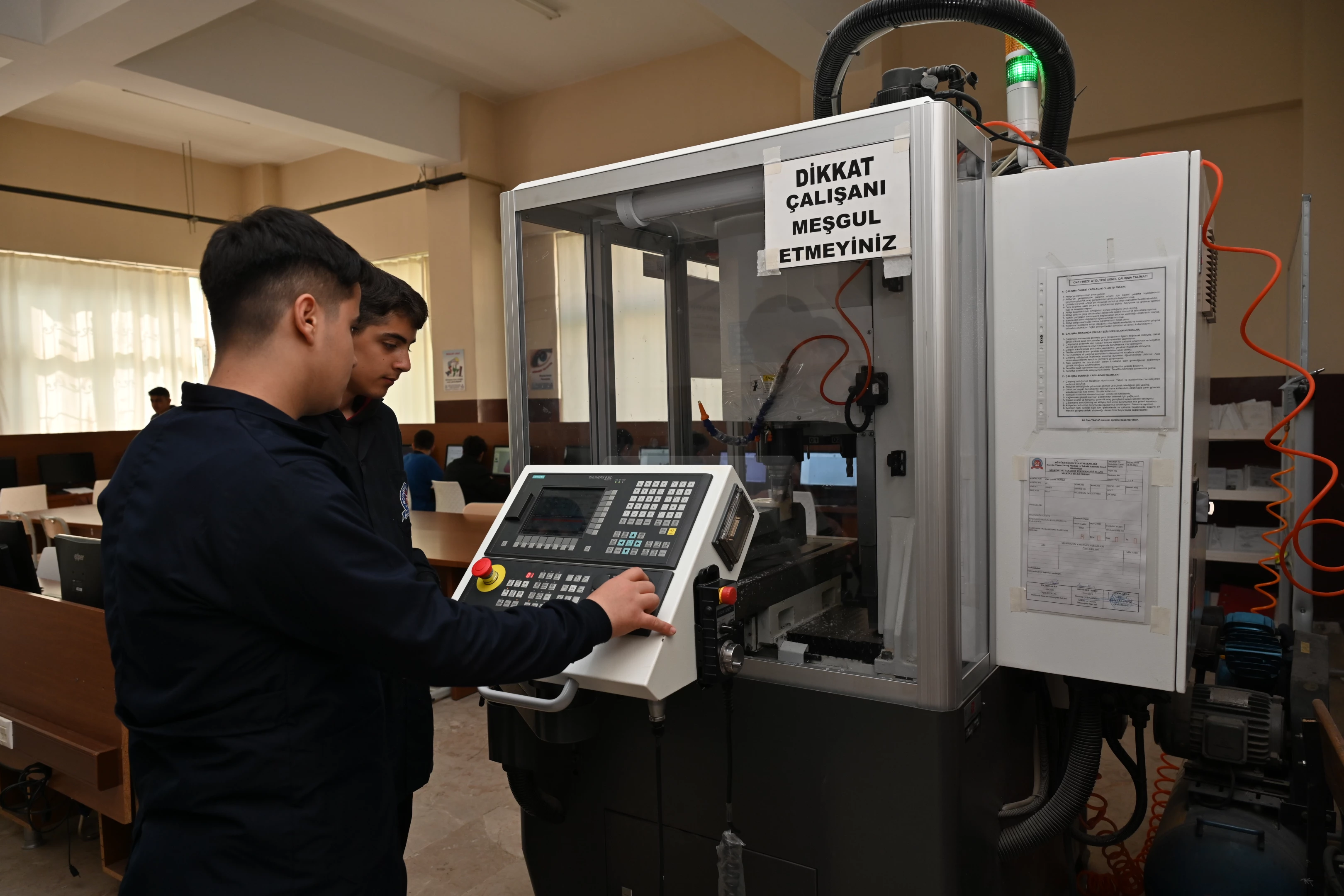 Meslek liselerini destekleyen sanayiciler gençleri kazanıyor