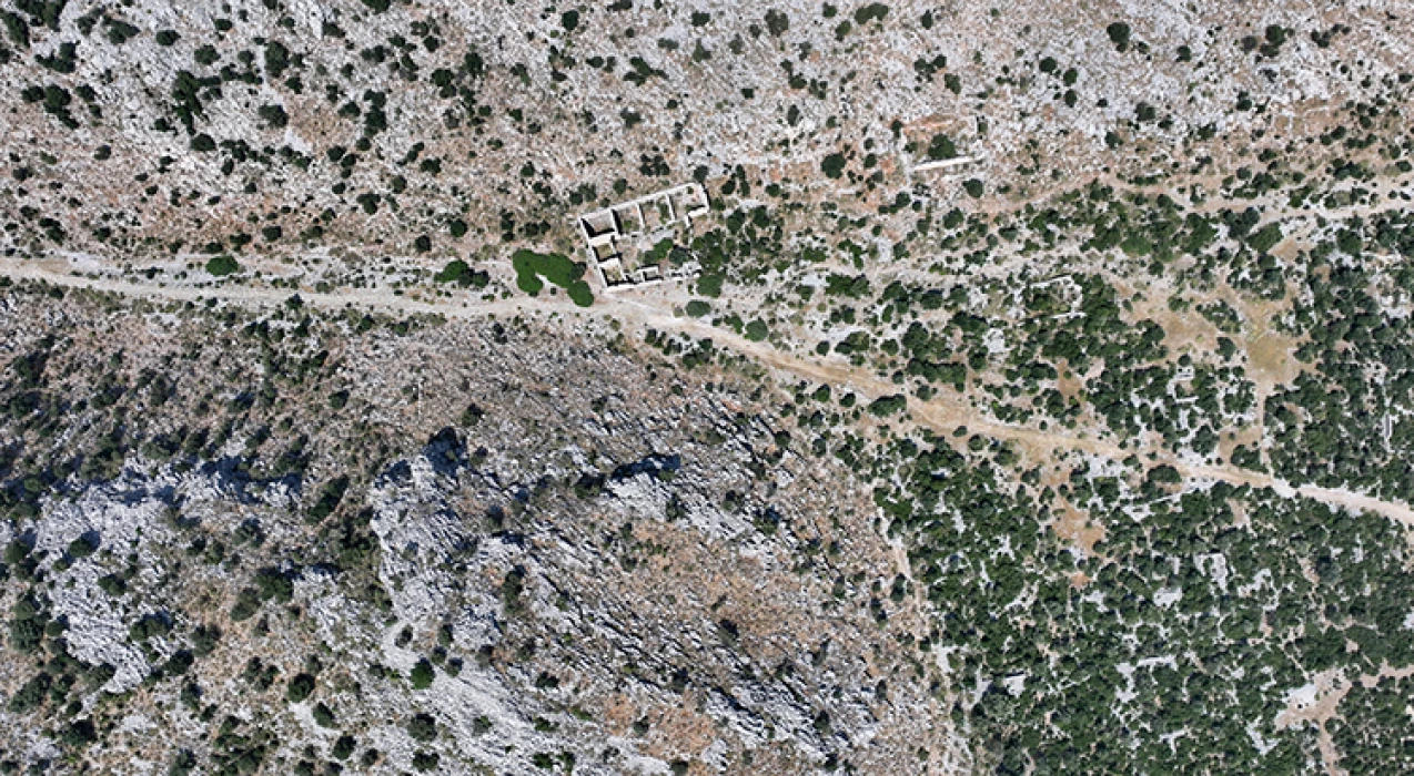 Pisidya'yı Pamfilya'ya bağlayan antik döşeme yol tarihe yolculuğa çıkarıyor