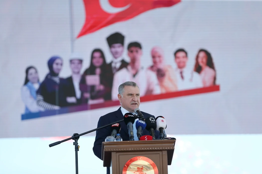Atatürk'ü temsil eden bayrak Samsun'da karaya çıkarıldı