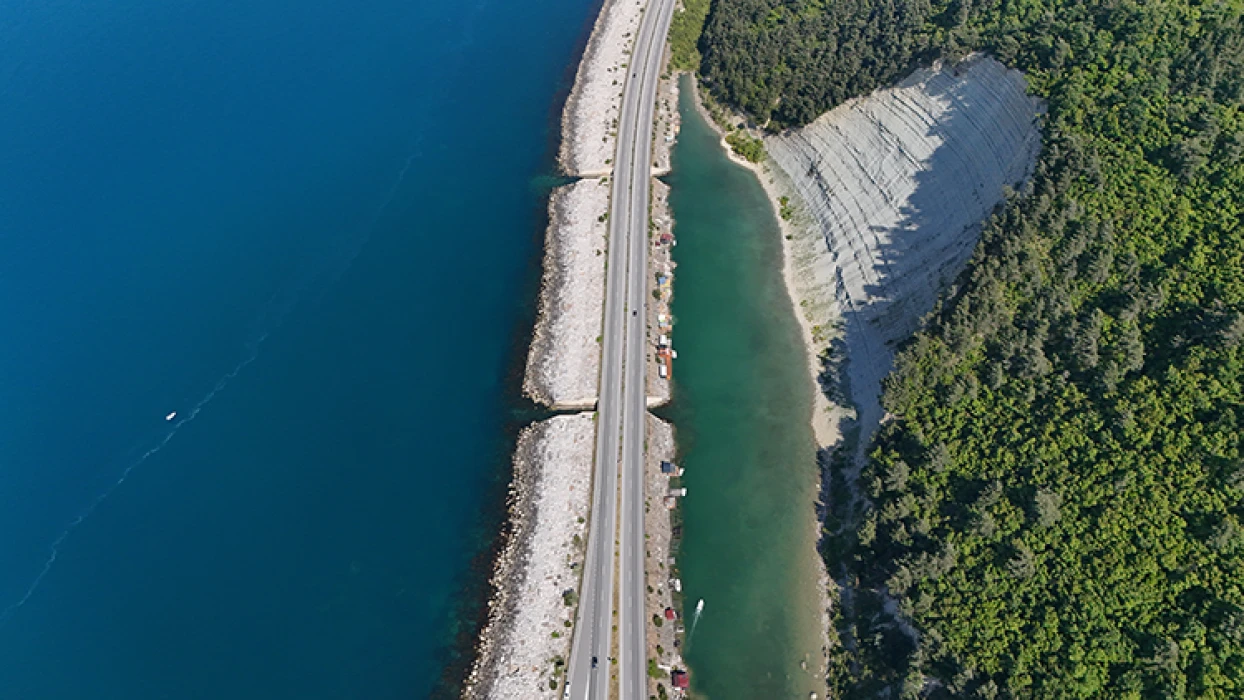 Karadeniz Sahil Yolu sürücülere görsel şölen sunuyor