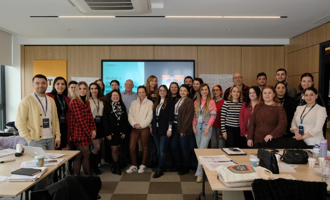 Cambridge işbirliğiyle öğretmenlikten eğitmenliğe geçiş