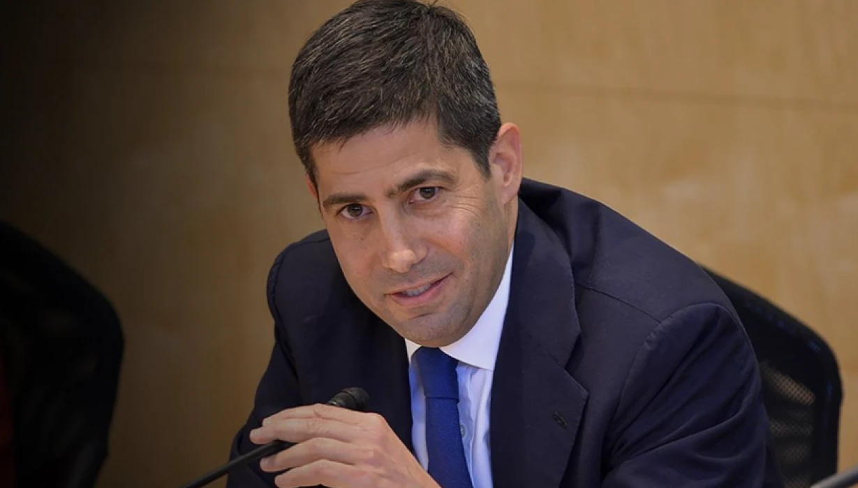 Fed'in yönü nereye evrilecek? Powell-Warsh kıyaslaması gündem oldu