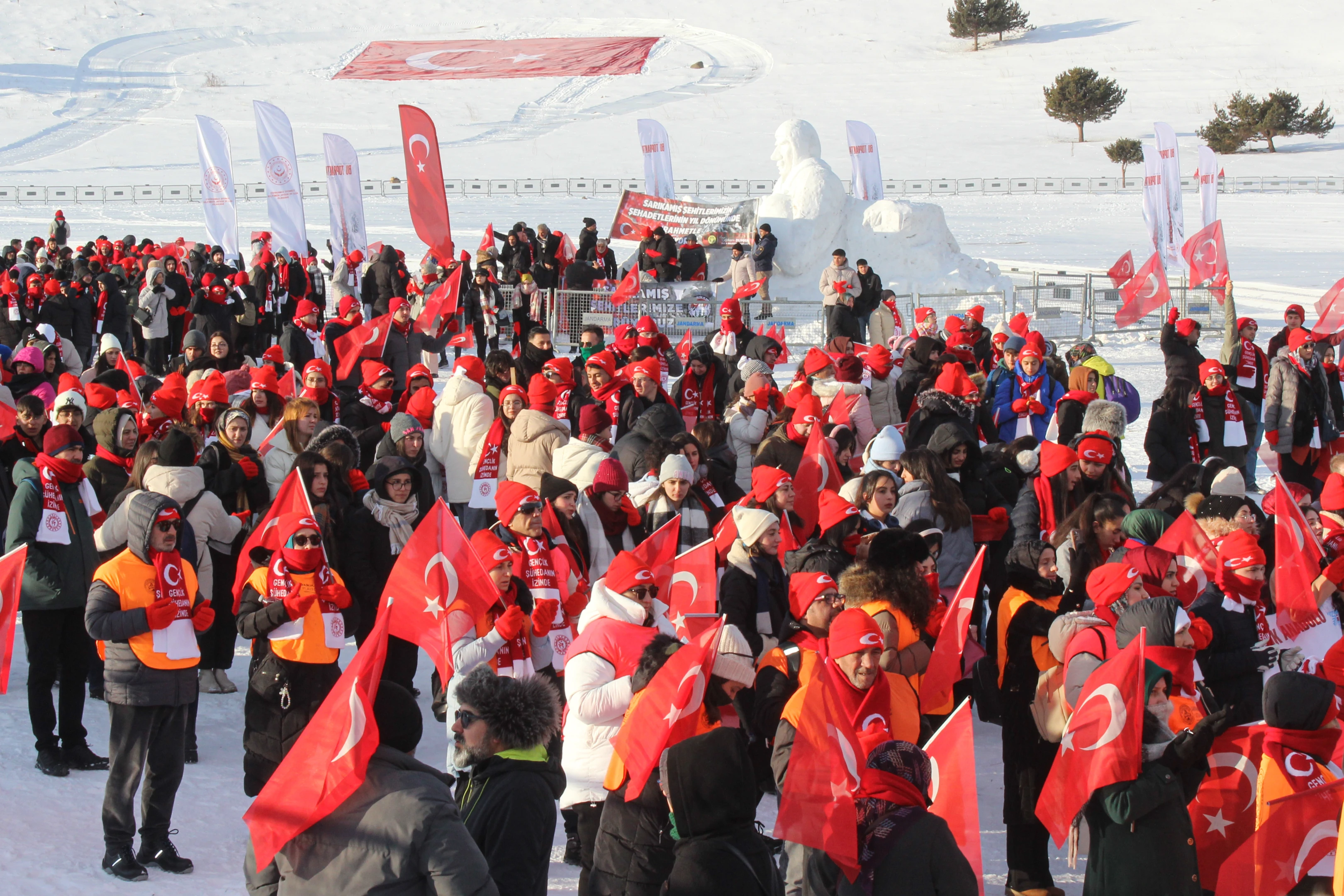 Türk genci, Sarıkamış'ta atalarının izinde