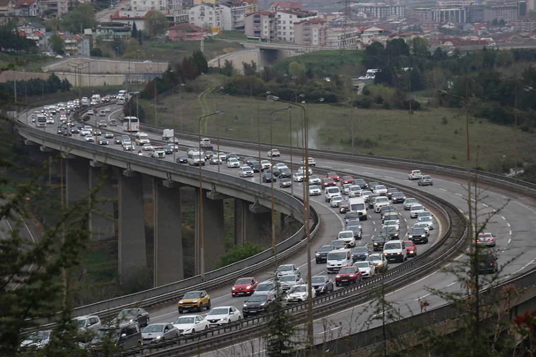 Tatilciler dönüyor: İstanbul'da trafik yoğunluğu yükseldi