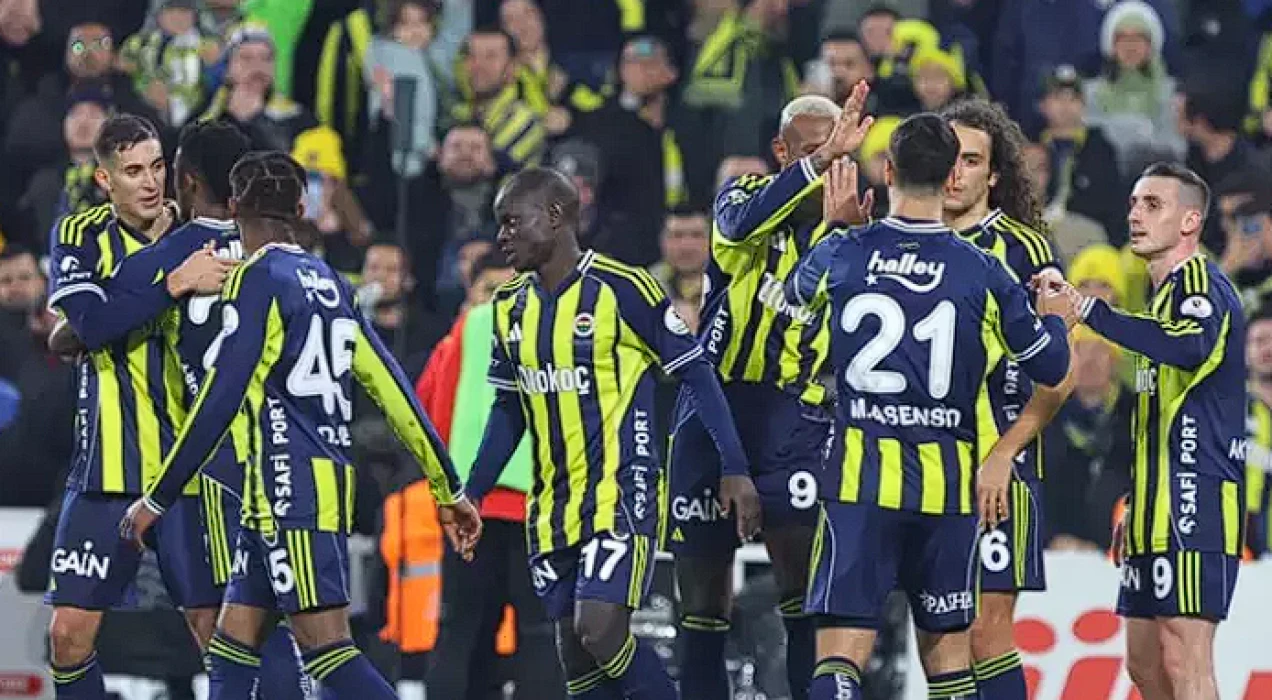 Trabzonspor - Fenerbahçe maçı ne zaman, saat kaçta? CANLI TS - FB maçı hangi kanalda? 4 yıldız kadrolarda yok!