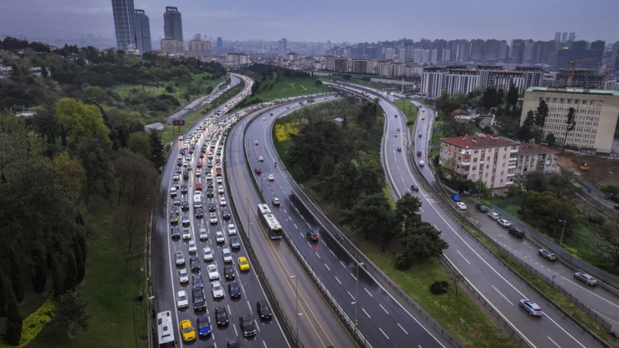 Tatilciler dönüyor: İstanbul'da trafik yoğunluğu yükseldi