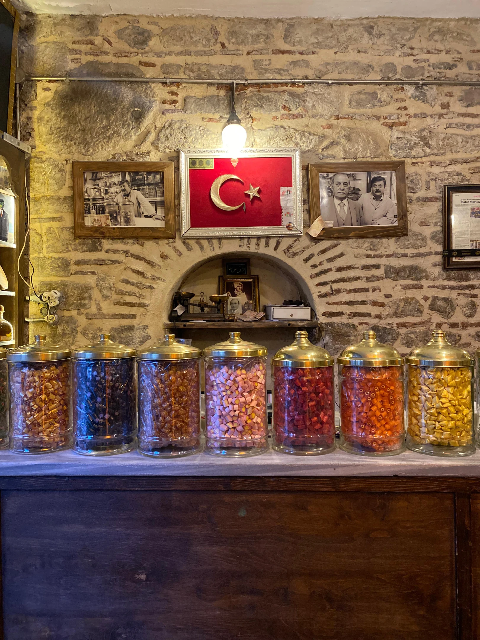 Asırlık tariflerle ağızları tatlandırıyorlar