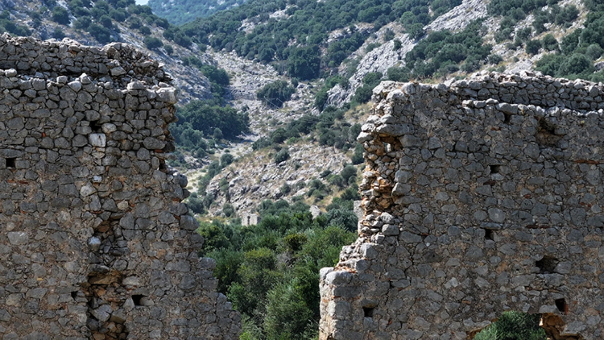 Pisidya'yı Pamfilya'ya bağlayan antik döşeme yol tarihe yolculuğa çıkarıyor