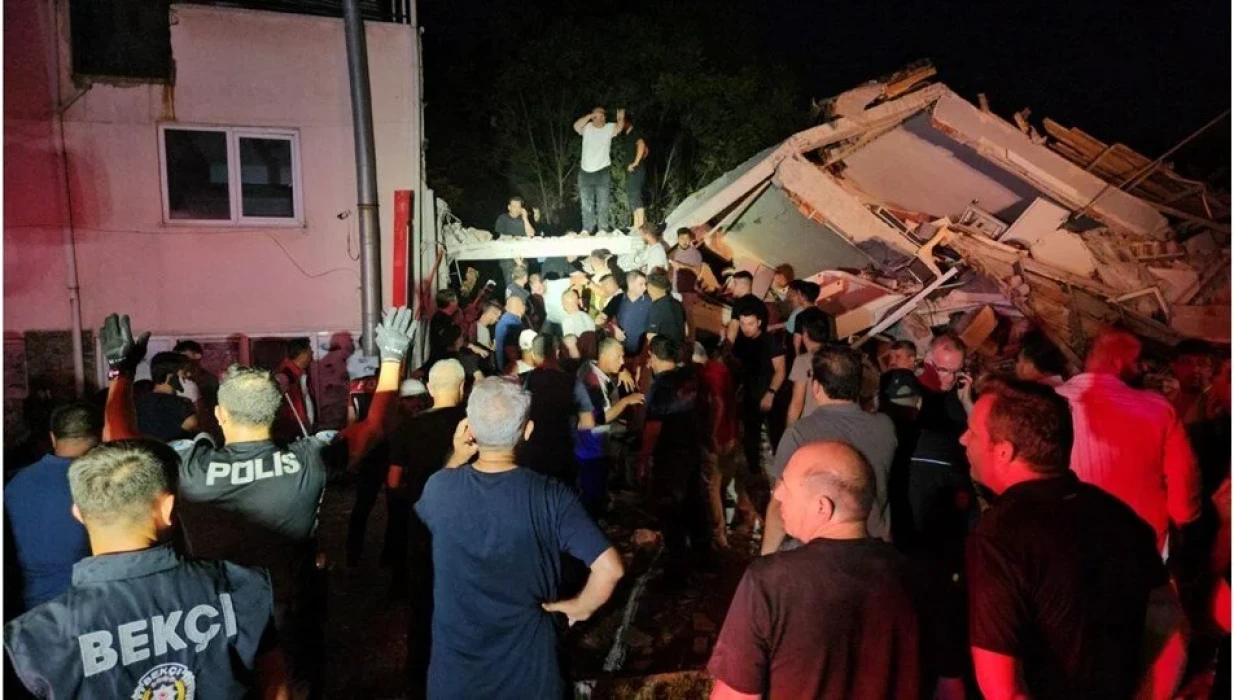 SON DAKİKA: Balıkesir depreminde son durum: 1 kişi hayatını kaybetti, 29 kişi yaralandı