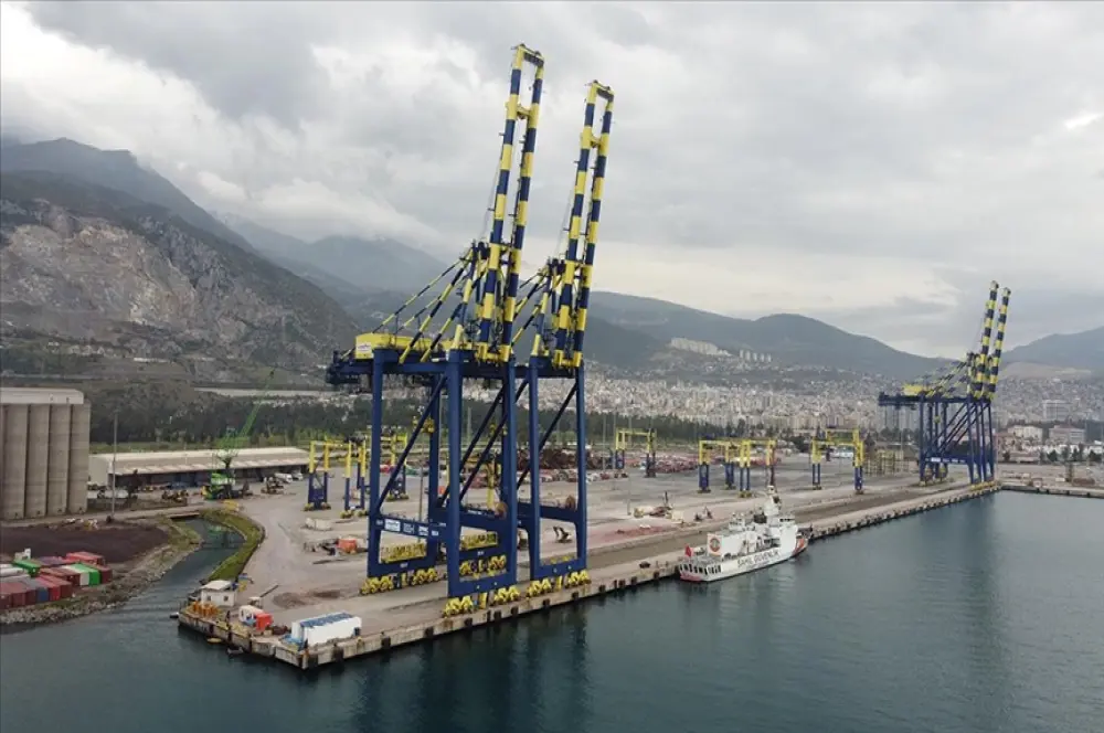 İskenderun'da yangın çıkan limanda nisanda ticari faaliyetler başlayacak