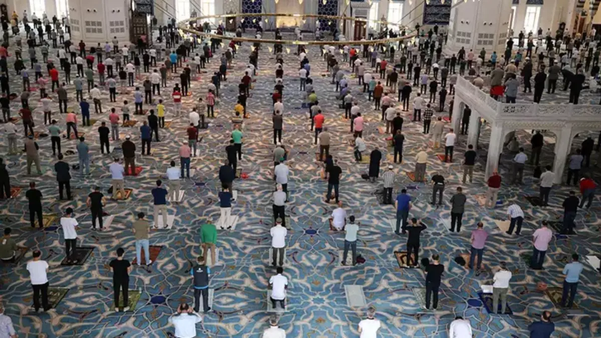 Cuma namazı nasıl kılınır, cuma namazı kaç rekat ve cuma namazı farz mı?