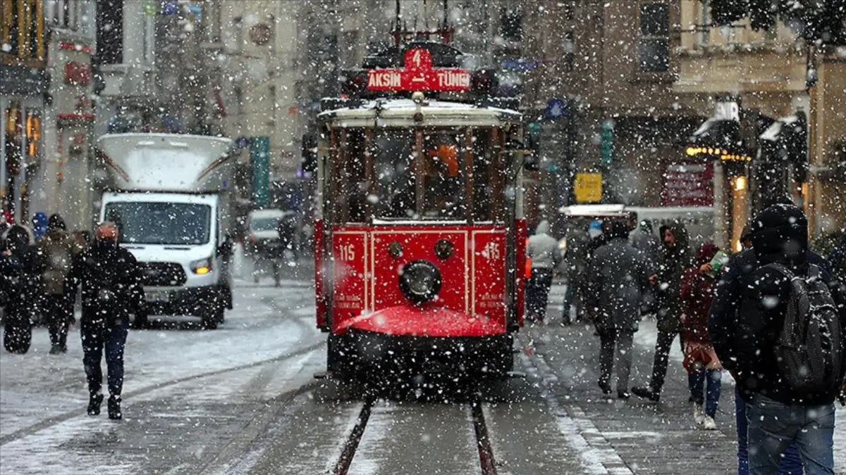 Kar yeniden İstanbul'a geri geldi