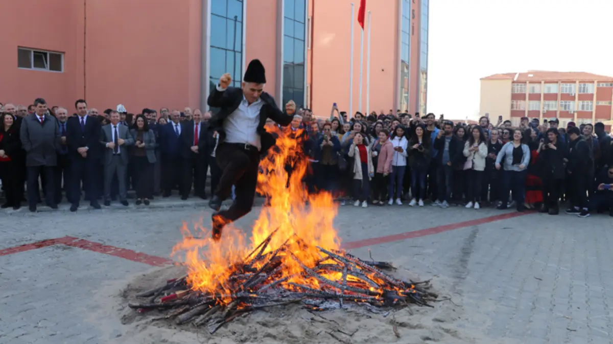 Nevruz geleneksel ritüellerle kutlanıyor! 'Kardeşlik ve dostluğu pekiştirmede önemli bir güç'