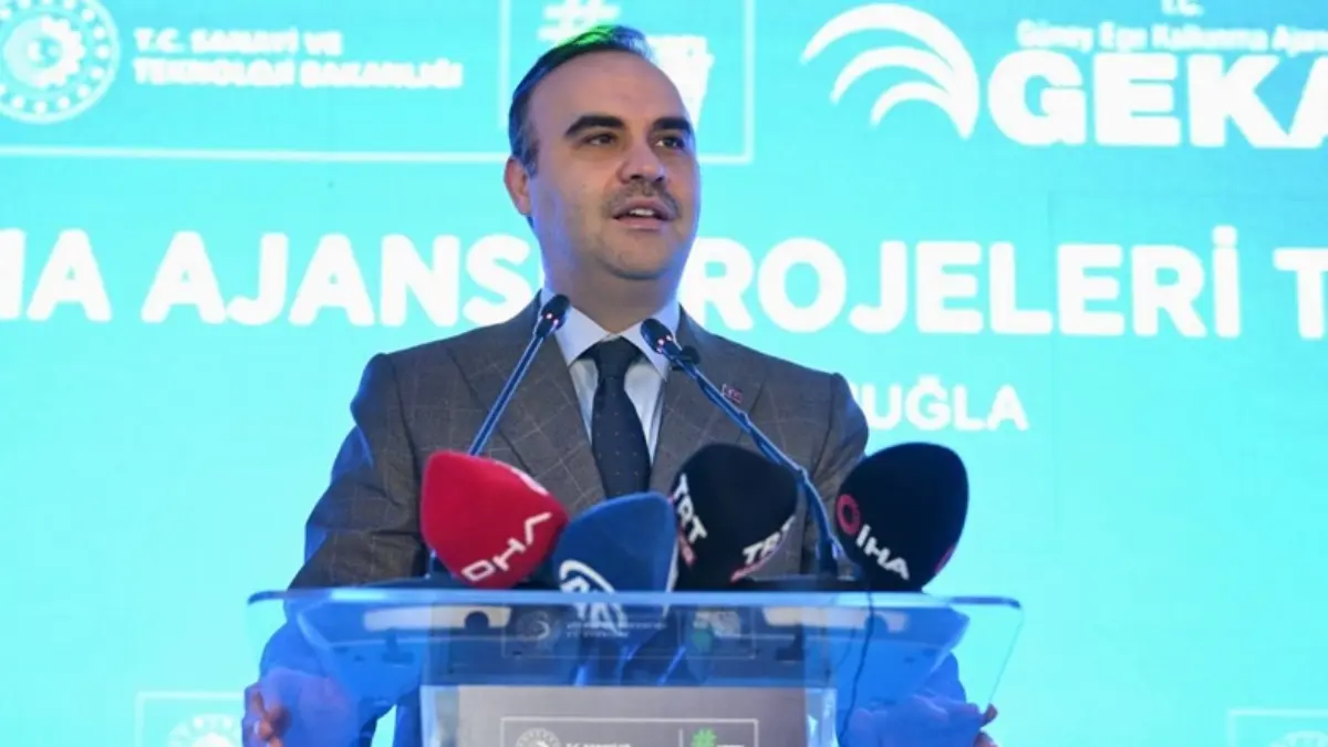 Bakan Kacır: SİHA'larını, deniz platformlarını, kara araçlarını, uydularını üretebilen bir ülkeyiz