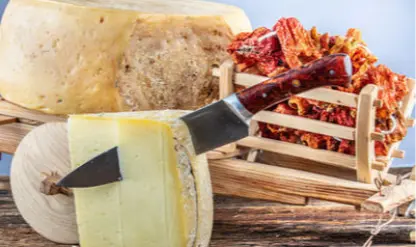 Küflü kaşar yenir mi, sağlığa zararı var mı?