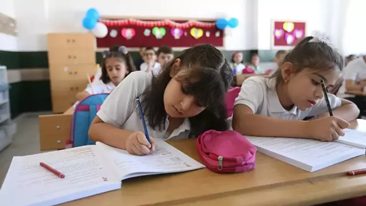 Ara tatil ve yaz tatil tarihleri 2025: Okullar ne zaman kapanacak?