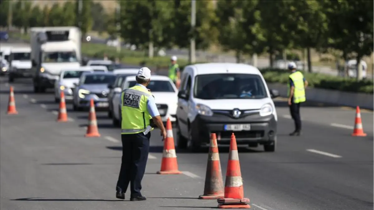 Trafikte yeni dönem! Bunu yapan yandı: 500 bin liraya kadar cezası var!