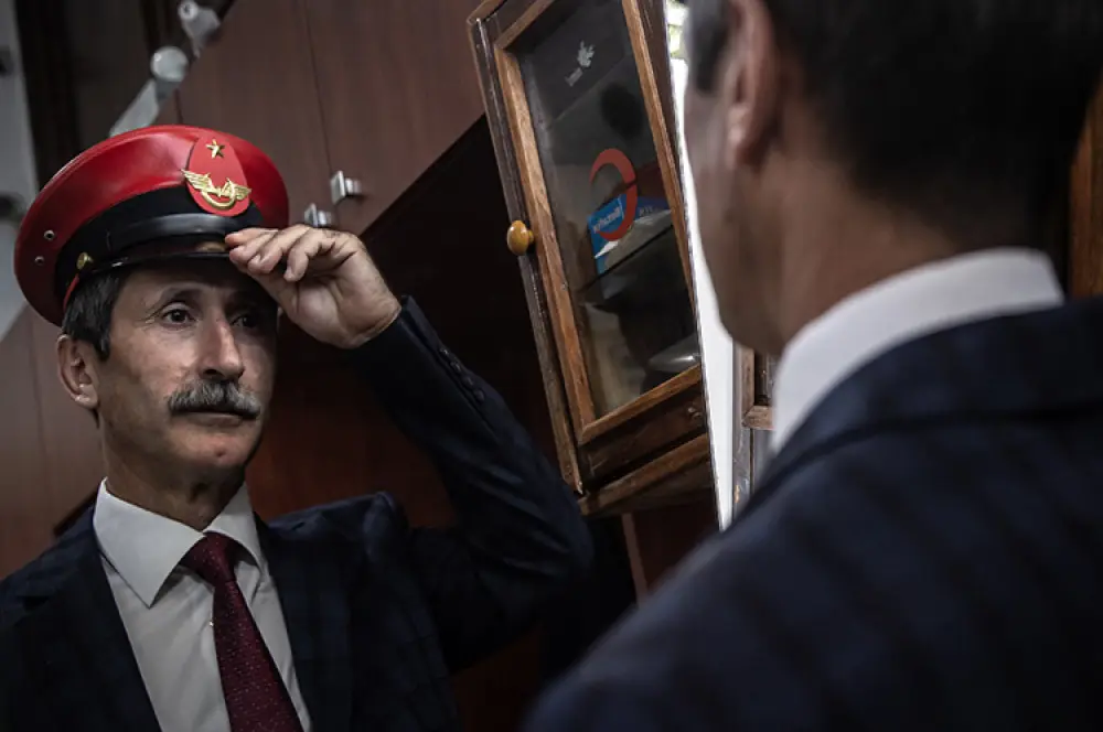 "Demir yolcular" kentleri ve gönülleri birbirine bağlıyor