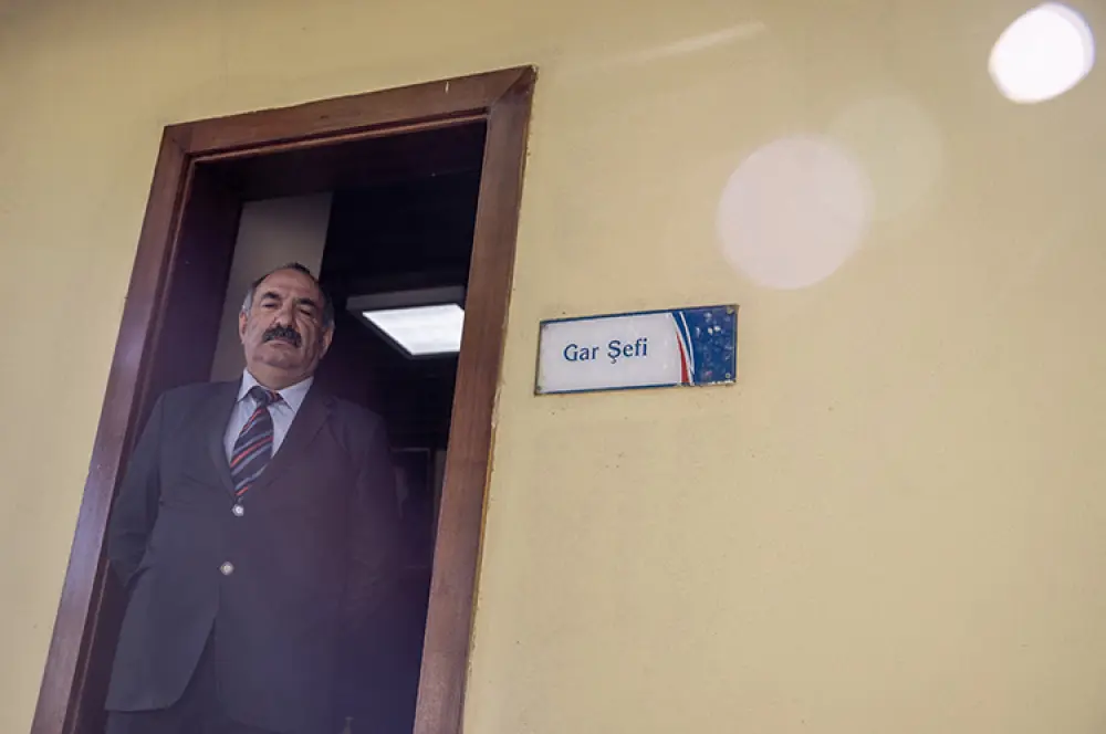 "Demir yolcular" kentleri ve gönülleri birbirine bağlıyor