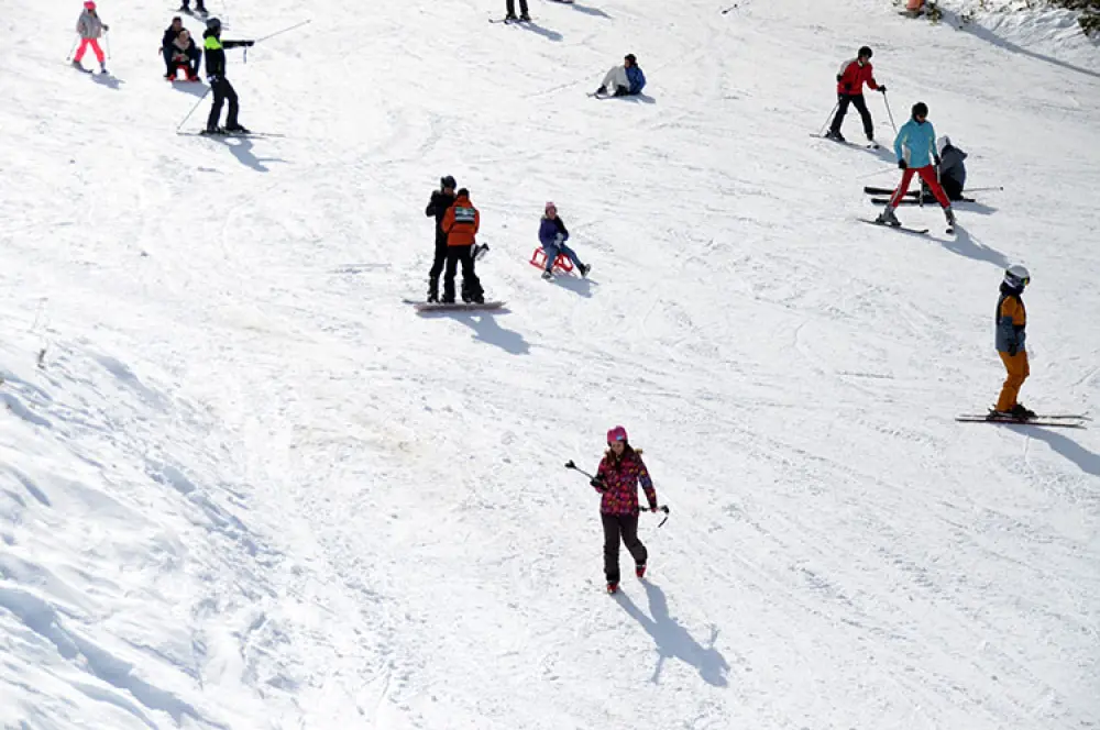 Sarıkamış Kayak Merkezi'ndeki turizmciler mutlu