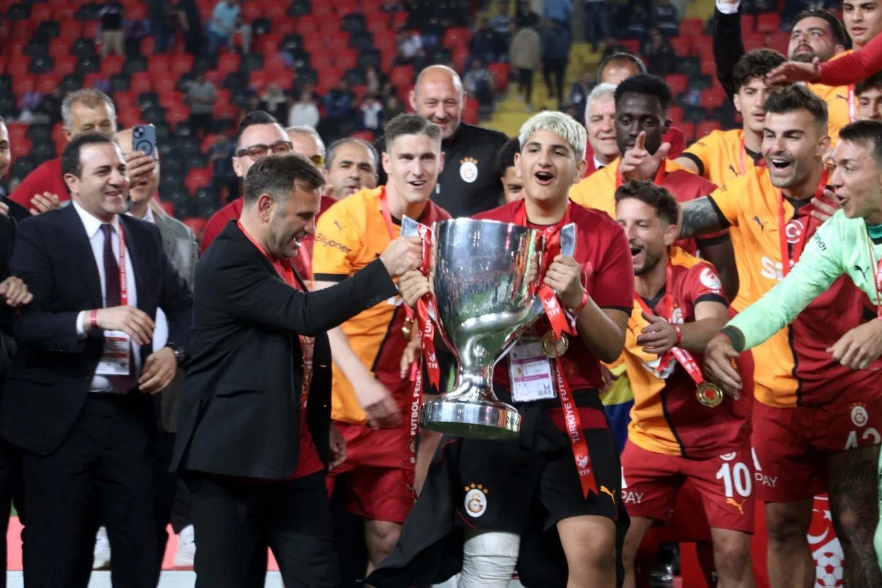Okan Buruk’tan tarihi rekor! Türkiye Kupası’nın en çok kazanan ismi oldu