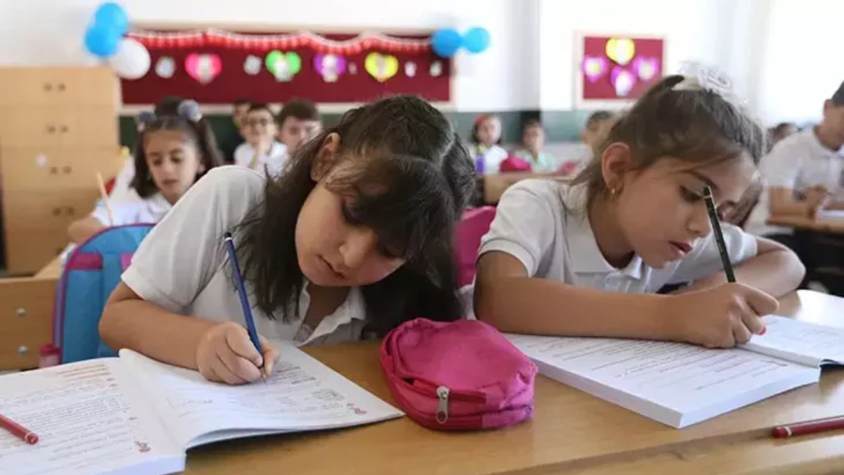2025 NİSAN ARA TATİLİ: Okullar ne zaman açılıyor, okul hangi tarihte başlıyor, tatil ne zaman bitiyor?