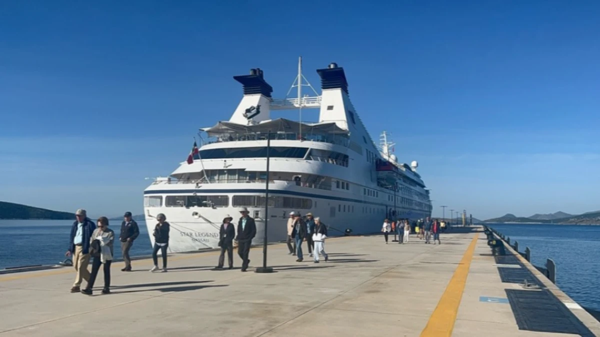 Bodrum’da kruvaziyer sezonu başladı! Star Legend gemisi 266 yolcuyla demir attı