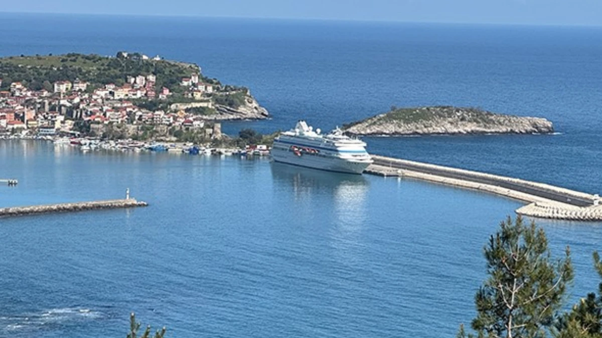 Soçi'den hareket eden Rus kruvaziyer yolcuları Amasra'ya indi