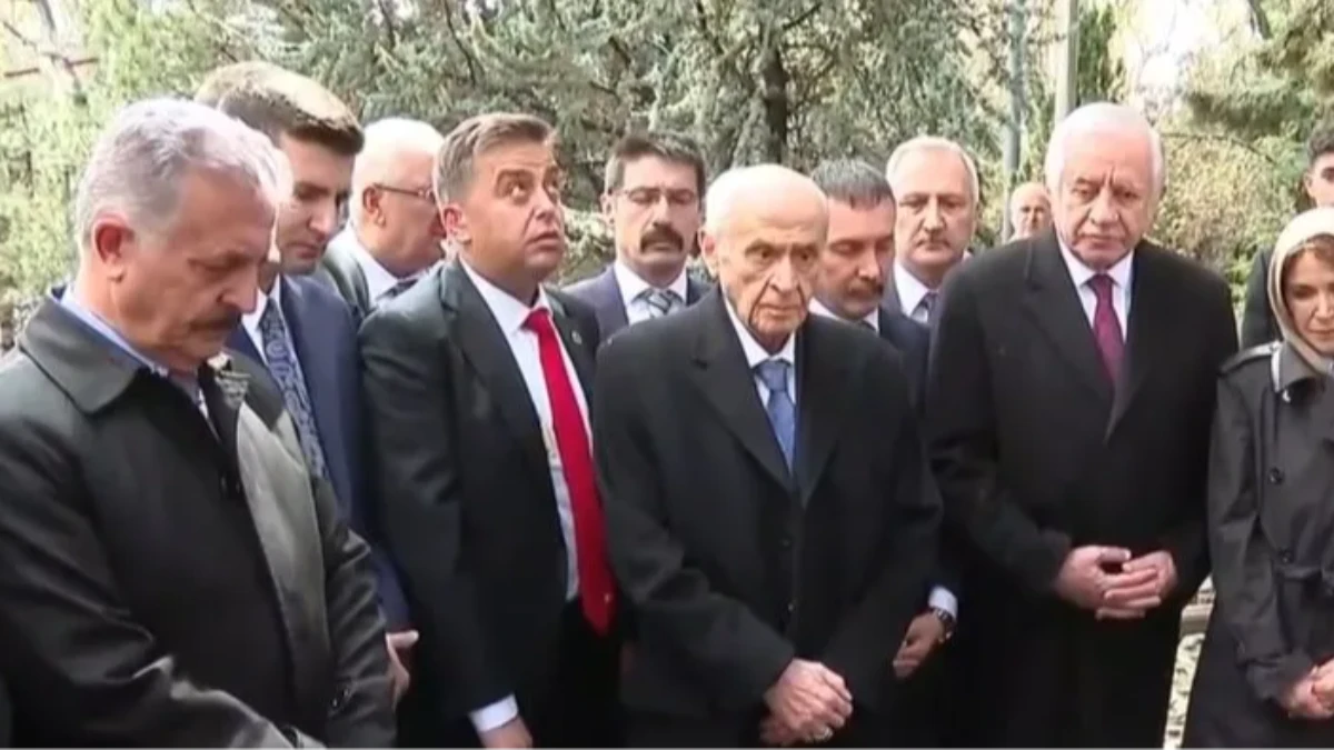 SON DAKİKA: Devlet Bahçeli, Alparslan Türkeş'in mezarını ziyaret etti!