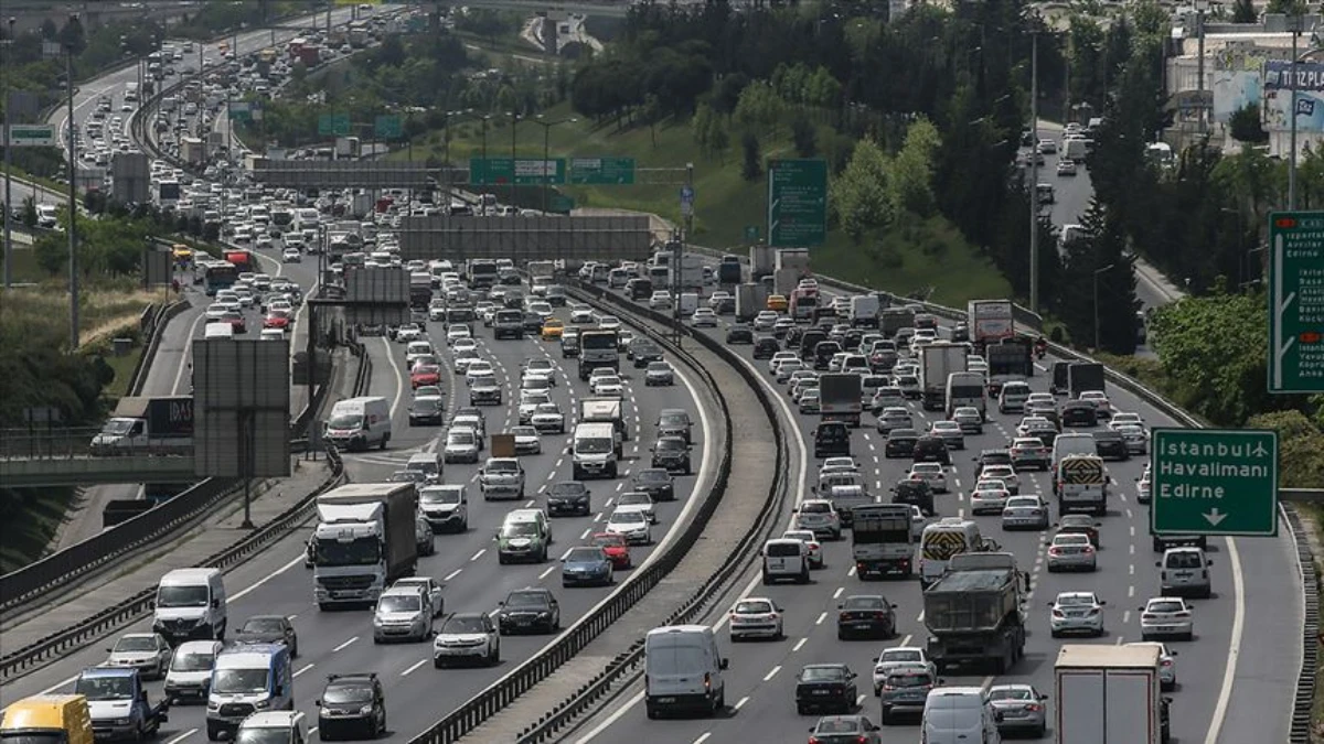 Vatandaşlar İstanbul depremi sonrası okulların tatil olmasıyla Çeşme'ye yöneldi