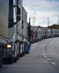 10 yıllık düğüm çözüldü: Körfez'e giden Türk tır şoförlerine vize kolaylığı