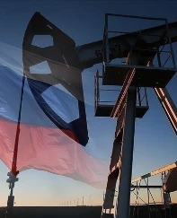 Petrol ve doğal gaz gelirleri yarı yarıya azaldı