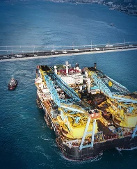 Dev enerji gemisi İstanbul Boğazı'ndan geçti