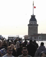 Megakent İstanbul'da 23 derece sürprizi: Kış günü denize girenler oldu