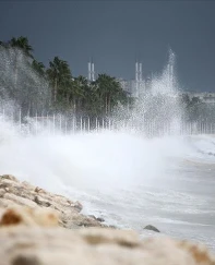 Meteoroloji'den İstanbul dahil 13 şehir için 'sarı' kodlu fırtına uyarısı