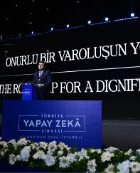 Selçuk Bayraktar: Teknoloji tekellerinin örümcek ağını yırtıp atabiliriz