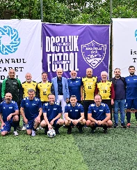 Turnuvada kupayı lacivert takım kaldırdı