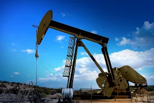Jeopolitik risk ve endişeler petrolün fiyatını artırdı