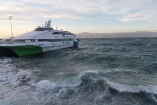 Şiddetli fırtına deniz ulaşımını  vurdu: İDO ve BUDO kullanacaklar dikkat! Bazı seferler iptal oldu