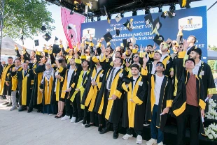 1125 öğrencinin mezuniyet coşkusu