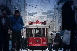 2025 alışveriş caddeleri raporu: İstiklal'de 107 milyonluk ziyaretçi rekoru