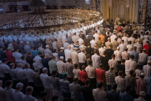 2026 ilk teravih namazı hangi gün, saat kaçta? Diyanet takvimi ile teravih tarih ve saatleri