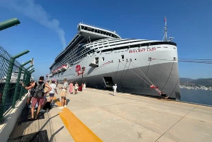277 metrelik "Resilient Lady" 2 bin 606 yolcuyu Bodrum'a getirdi