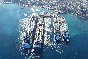 4 kruvaziyer birden Kuşadası'na geldi! 13 bini aşkın turist getirdi