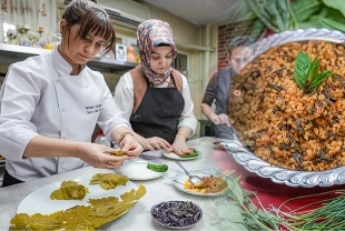 8 bin yıllık Hevsel Bahçeleri'nde otlar toplandı! Diyarbakır mutfağında lezzette dönüştü