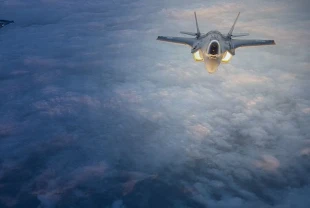 ABD bombardıman uçağı İngiltere'ye indi: İran'a hava saldırılarında artış sinyali