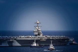 ABD uçak gemisinde yangın iddiası: Söndürme çalışmaları 30 saati aştı