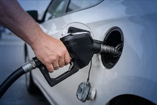 ABD'de benzin fiyatı 5 doları geçti: 2022 yılından bu yana en yüksek seviye görüldü