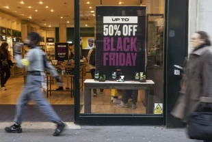 ABD’li tüketiciler 'Black Friday'de rekor kırdı: Harcamalar 12 milyar dolara dayandı