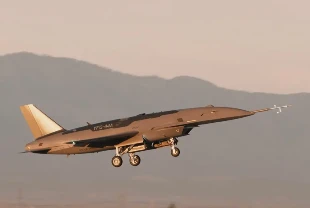 ABD’nin otonom savaş uçağı YFQ-44A, ilk test uçuşunu yaptı